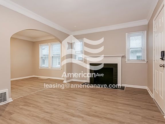 893961_005_wm_-_living_room_13158074.jpg