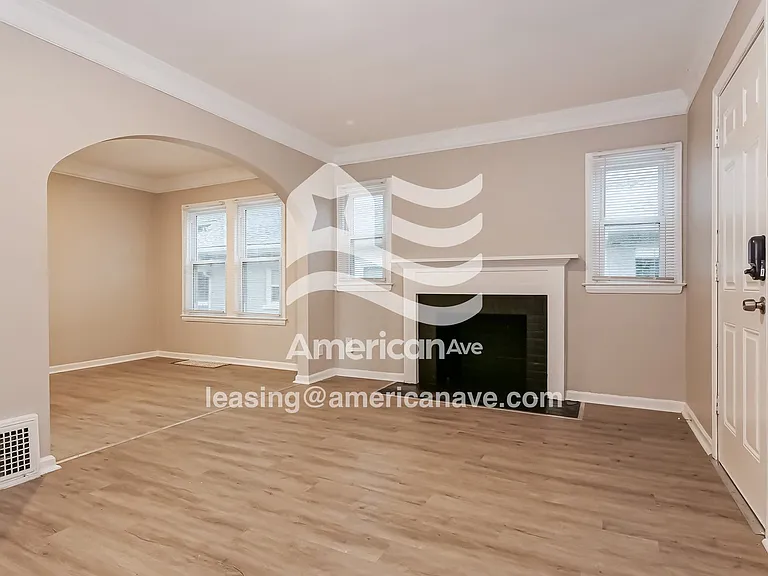893961_005_wm_-_living_room_13158074.jpg