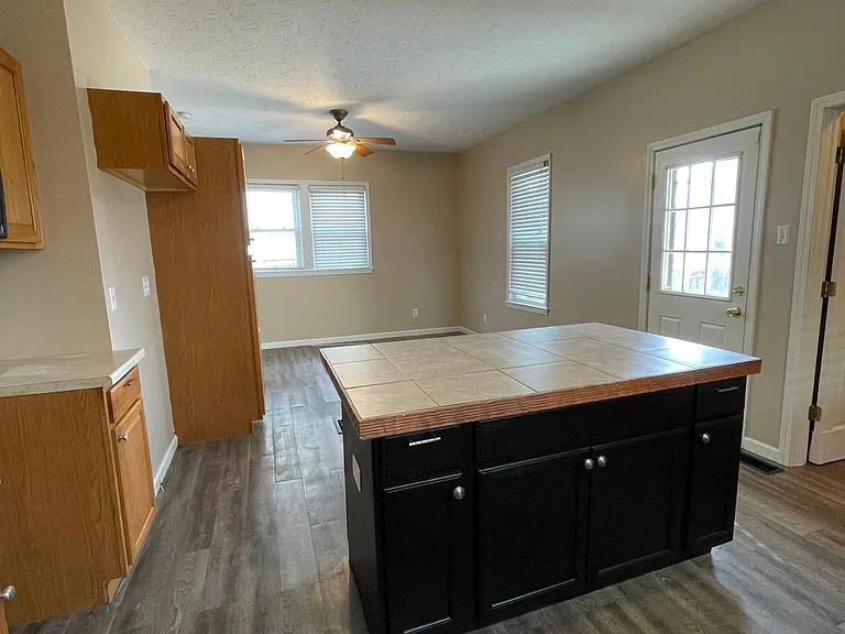 1411 Linden Ave — Photo 7