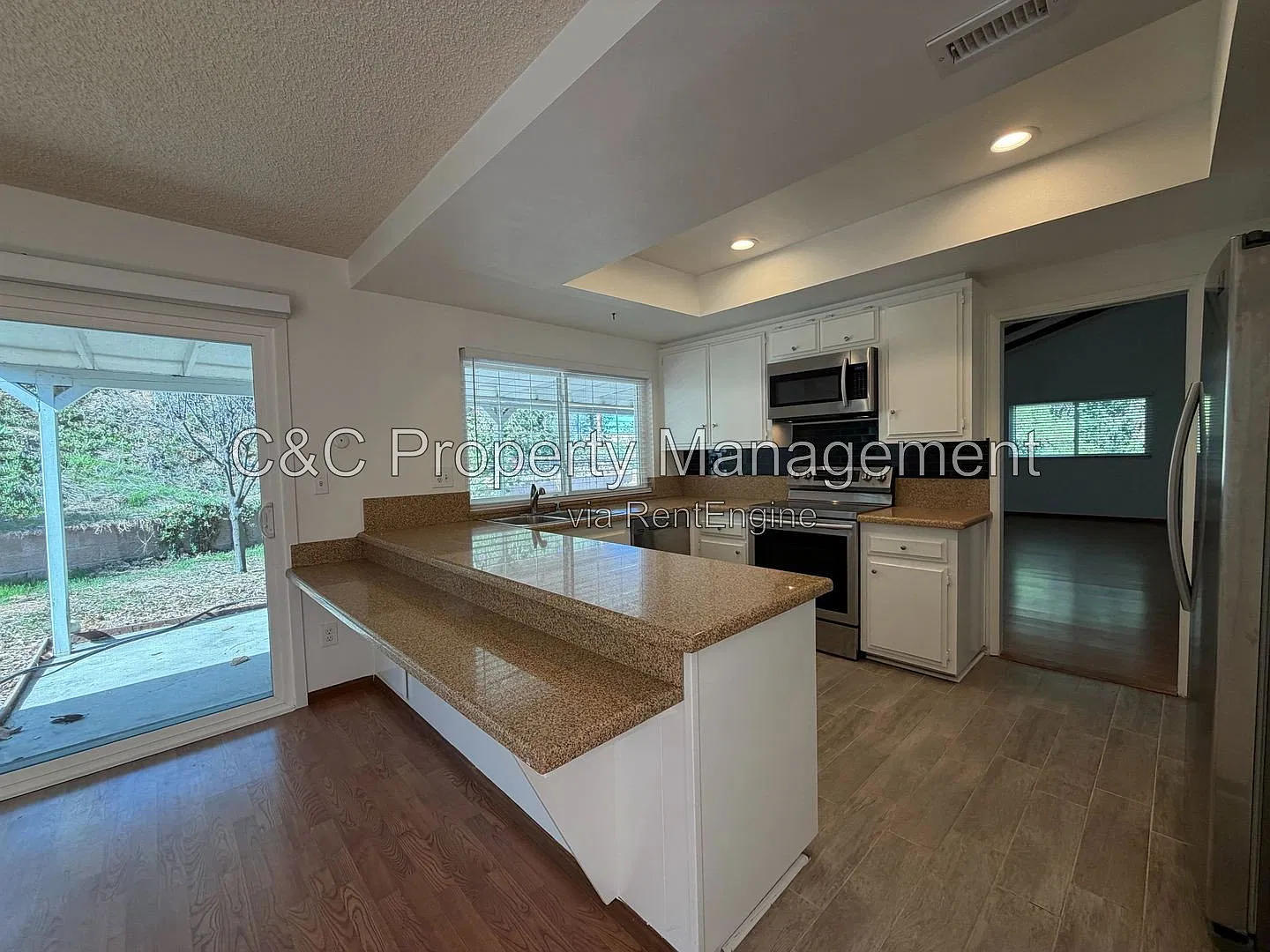 3 bed, 2.0 bath, 1631 sqft, $3,950 — Photo 3