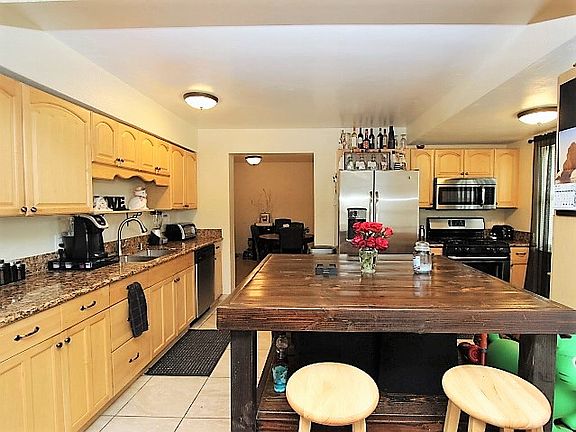 4th image of 3504 Glade St