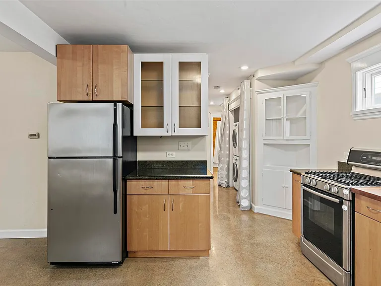1414 Harmon St — Photo 6