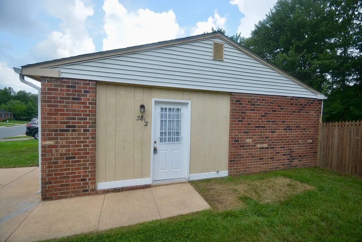 Building Photo - 38 1/2 Verdi Cir
