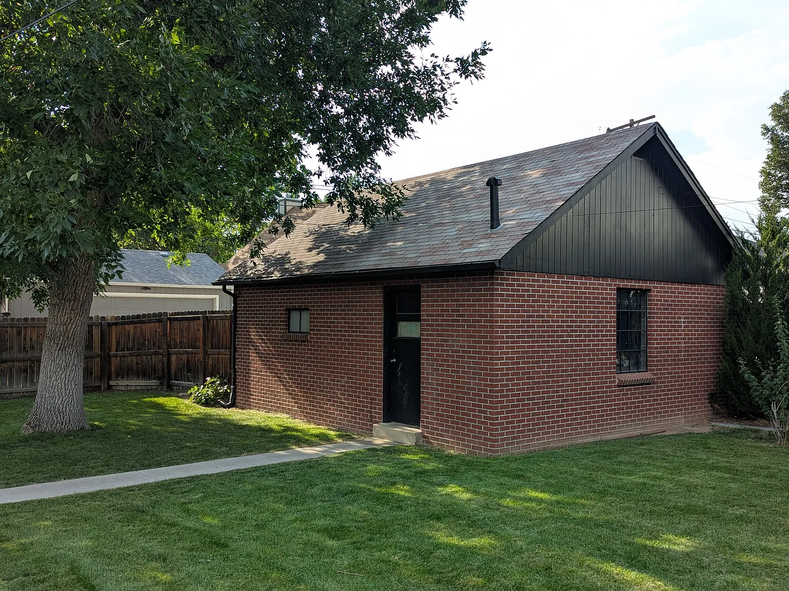 3 bed, 1919 sqft, $3,595 — Photo 3