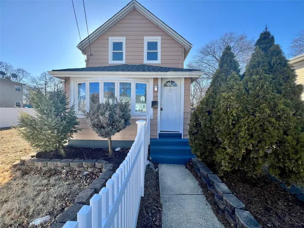 245 Siegel Street, Westbury, NY 11590