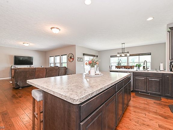4th image of 6759 River Walk Dr