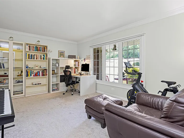 16610 Old Bedford Rd — Photo 23