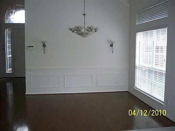 3rd image of 8641 Forest Glenn Dr