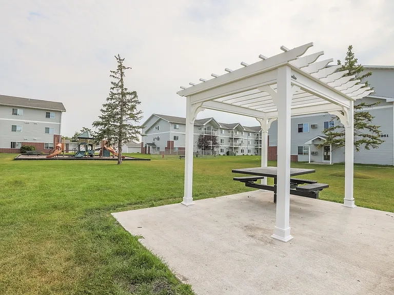 Osgood Townsite Apartment Homes — Photo 21
