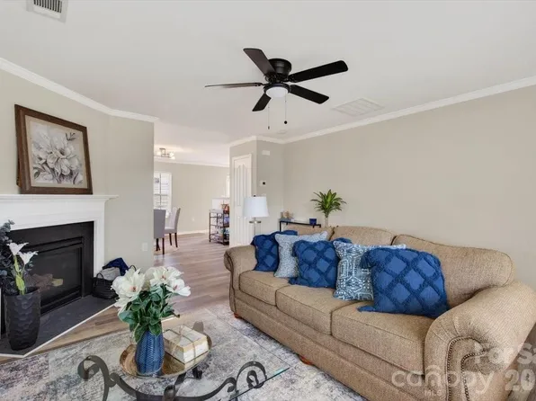 5227 Swearngan Rd, Charlotte, NC 28216