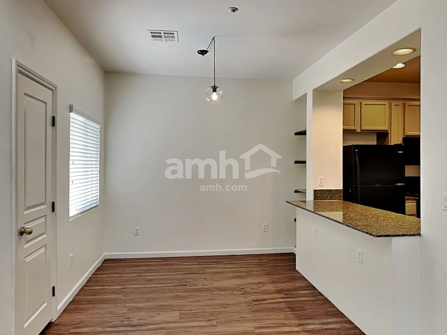 3 bed, 2.5 bath, 1575 sqft, $1,915 — Photo 4