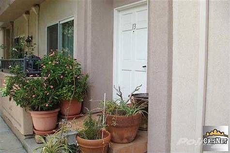 5th image of 16426 Kittridge St Unit 13