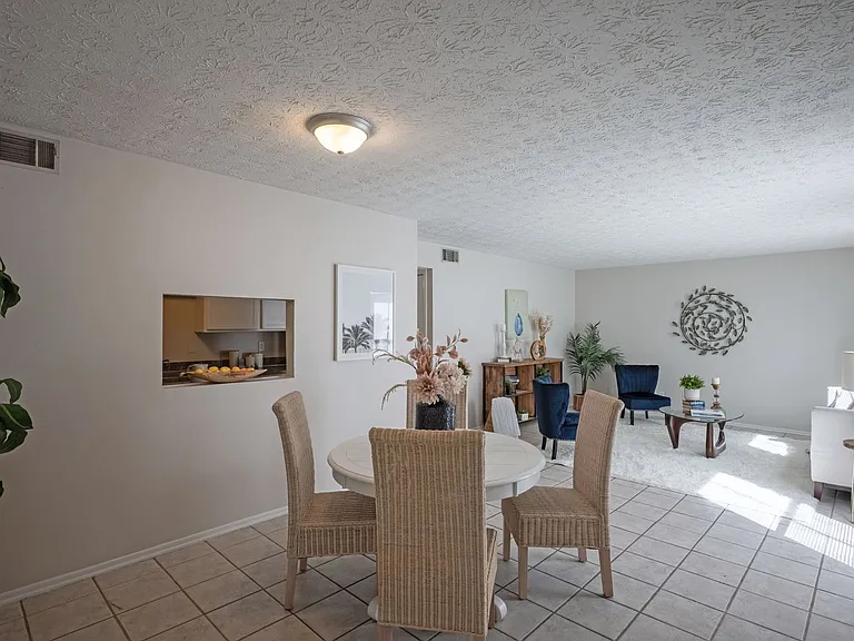 Grand Oaks Apartment — Photo 32