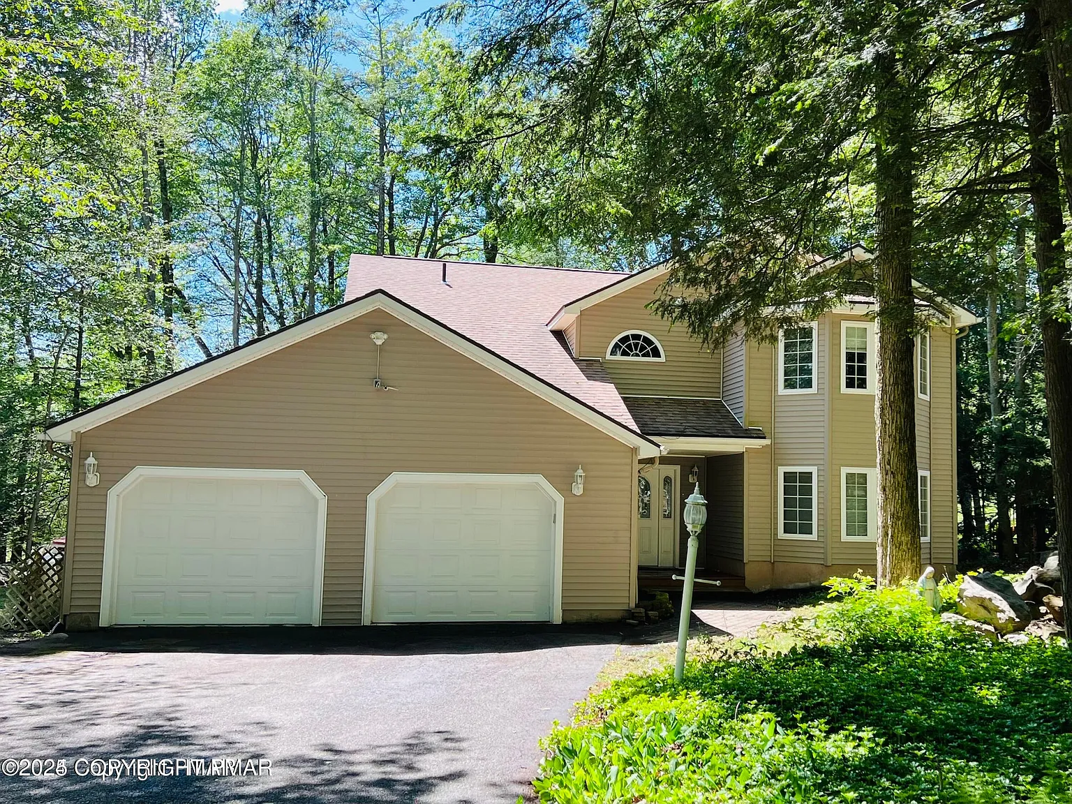 2532 Country Club Dr photo 1