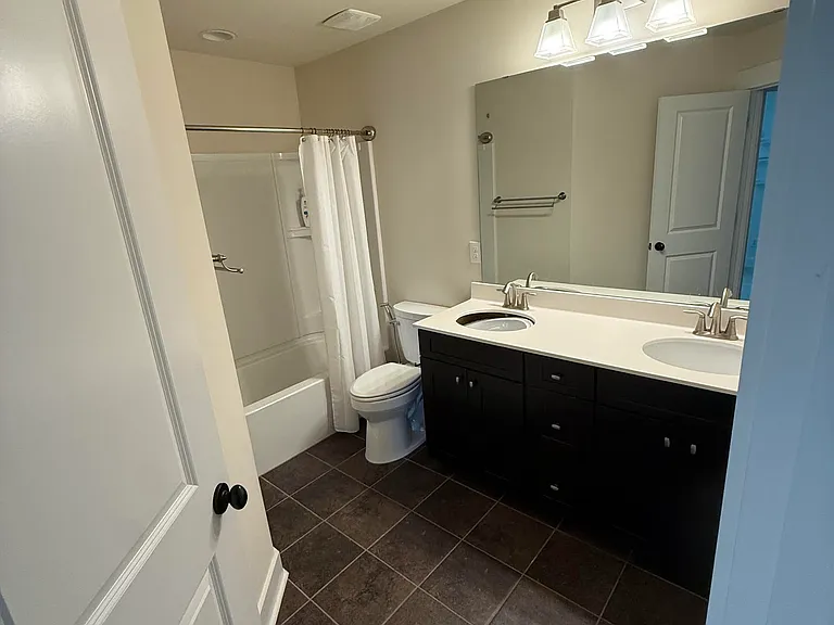 2405 Woodward Ave — Photo 9