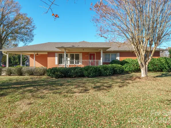 484 Stutts Rd, Mooresville, NC 28117