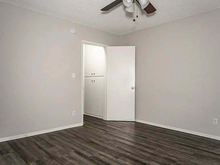 631 E Verdugo Ave — Photo 19