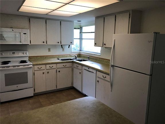 5th image of 1360 Lakeside Dr