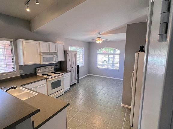 3rd image of 8809 E DES MOINES Street