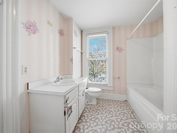 30th image of 121 5th Ave NE