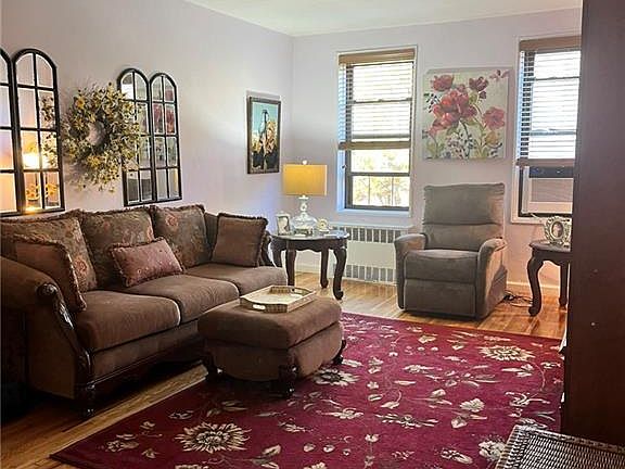 4th image of 2229 Knapp St APT 4H