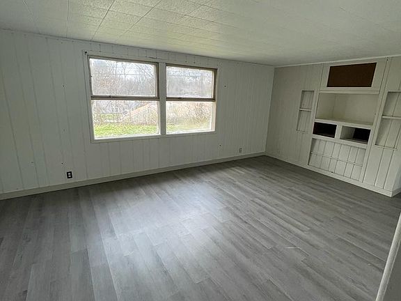 5th image of 1704 Greenwood Dr
