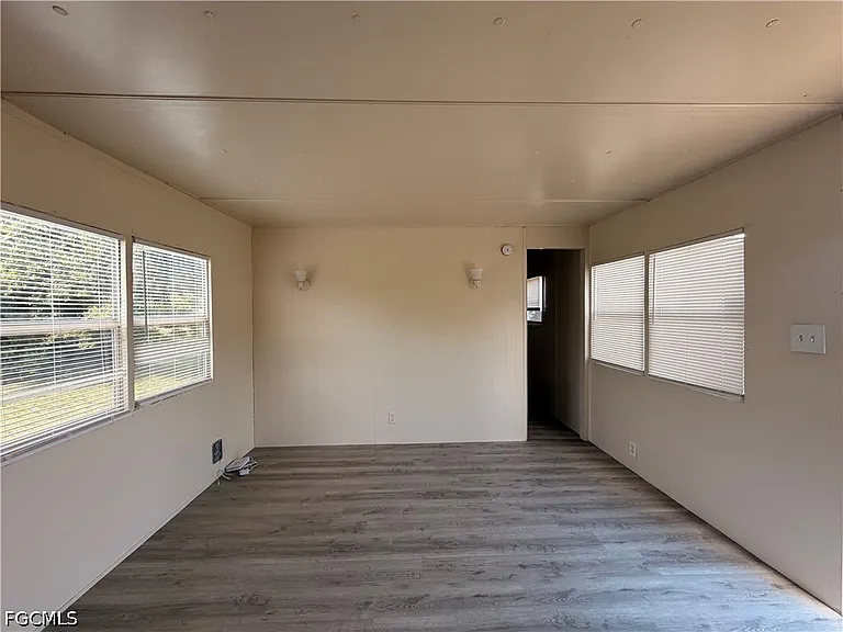 7869 Suncoast Dr — Photo 3