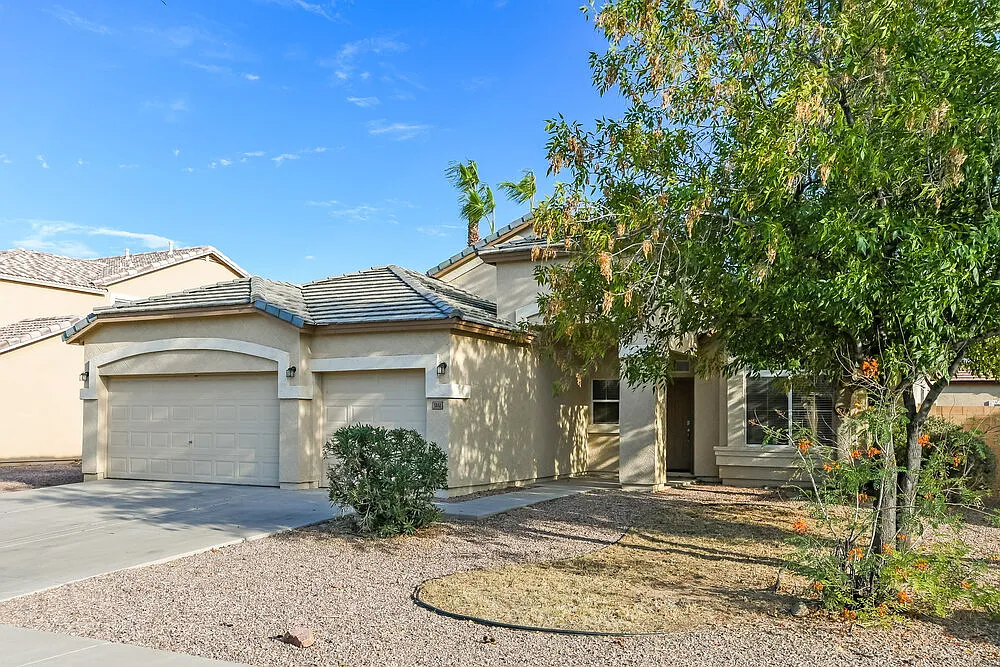 5 bed, 2.0 bath, 1903 sqft, $2,440 — Photo 3
