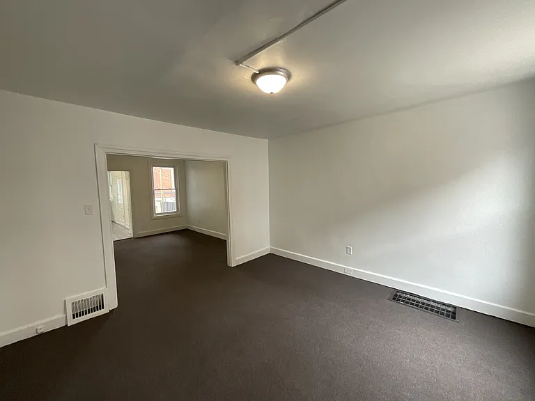 530 S Duke St — Photo 3
