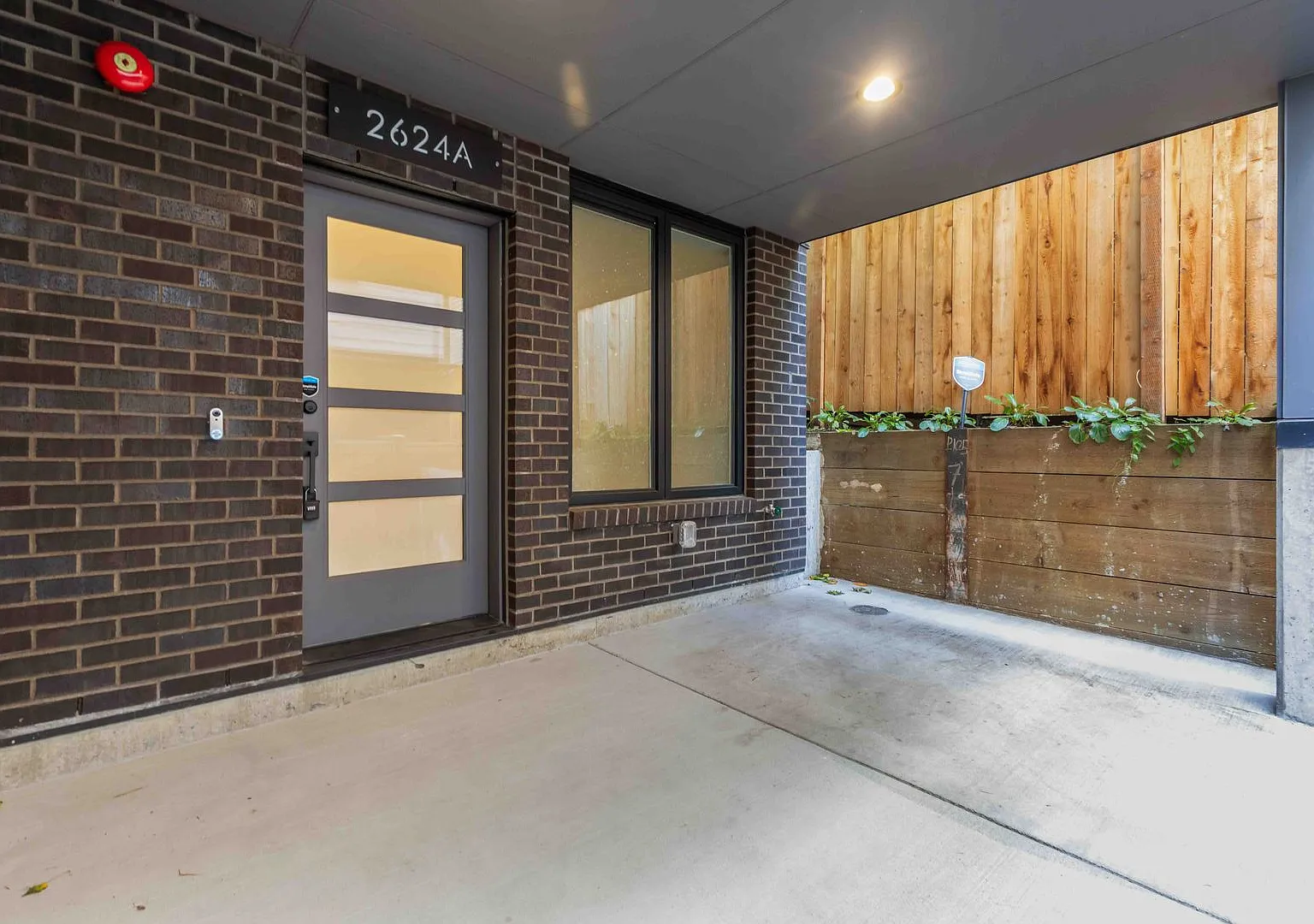 Spacious 3-Bedroom Townhome in Seattle — Photo 1
