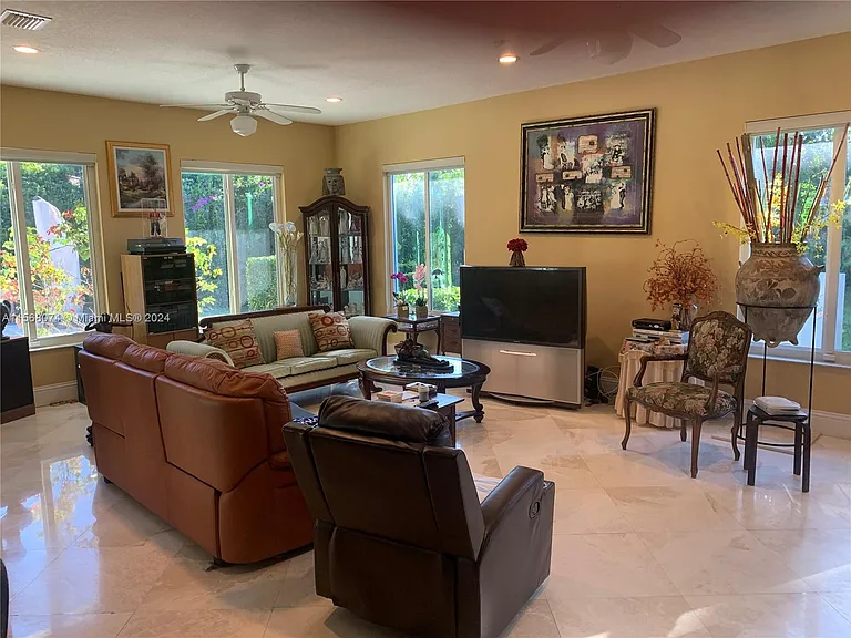 7625 SW 75th Ave — Photo 19