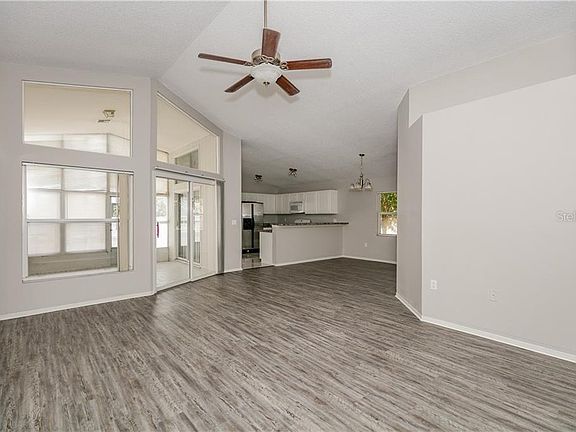 3rd image of 404 Saint Anns Dr