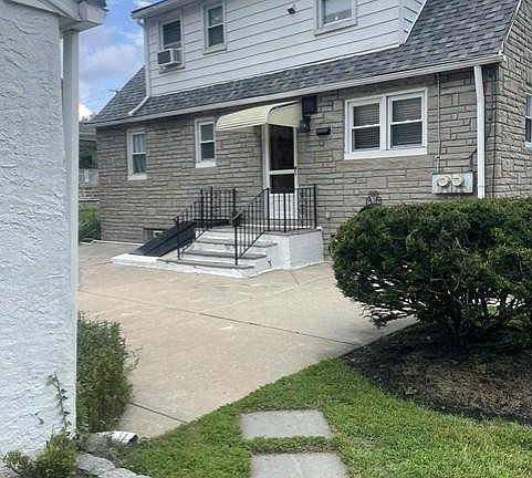 3rd image of 410 Paoli Ave