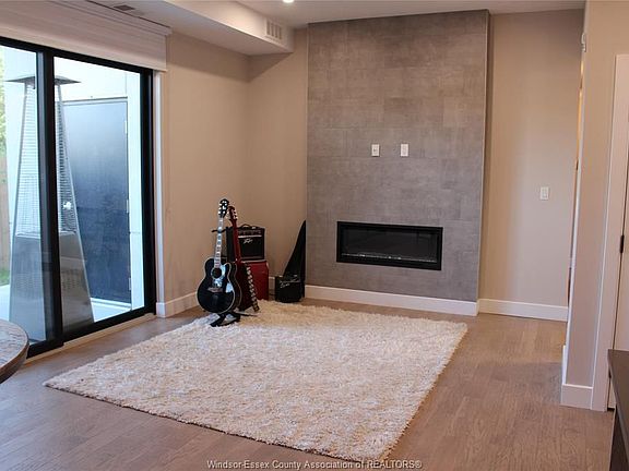 3rd image of 140 Main St E #107