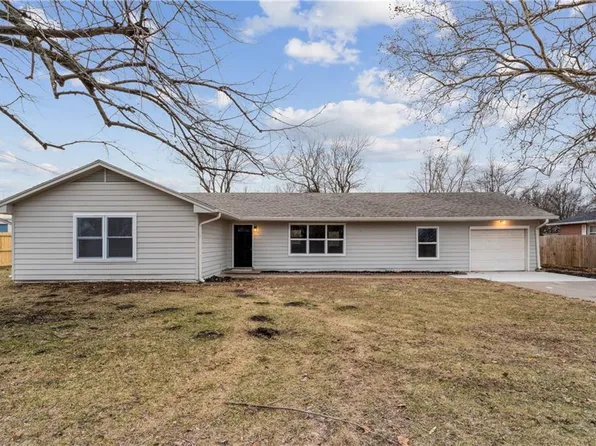 453 W 1st St, Peculiar, MO 64078