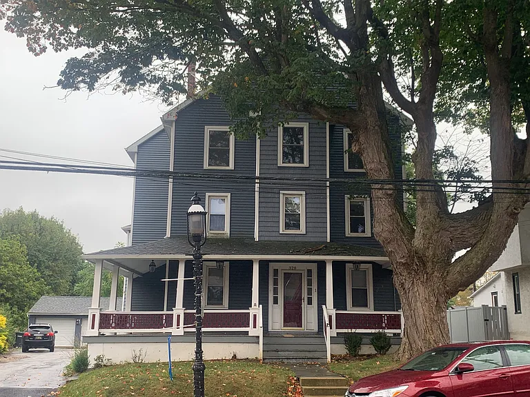 328 E King Street — Photo 2