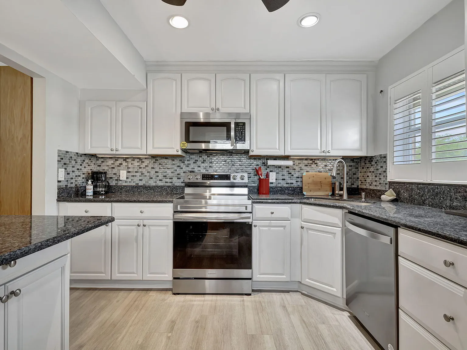 2 bed, 2.0 bath, 1200 sqft, $2,200 — Photo 4