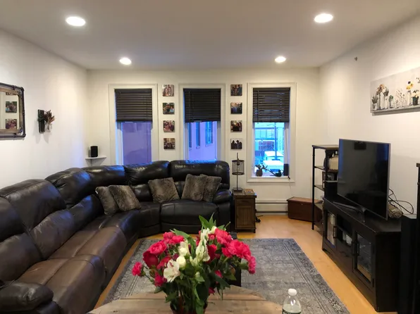 110 Tidewater Street image 1 of 7