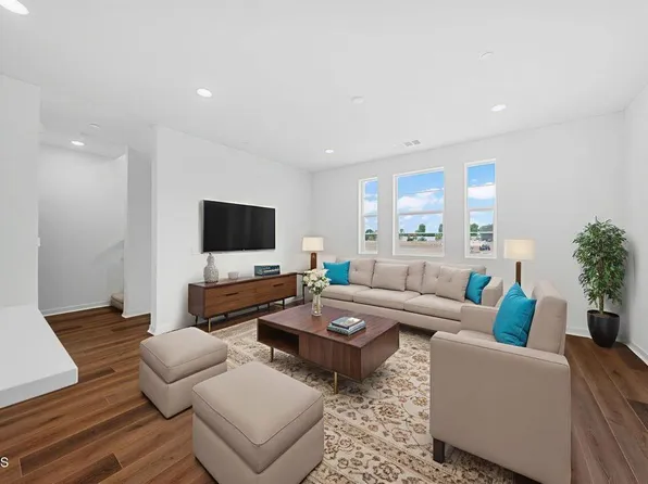 543 Via Vallarta, Camarillo, CA 93012