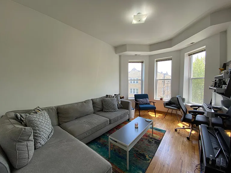 2920 W Shakespeare Ave — Photo 3