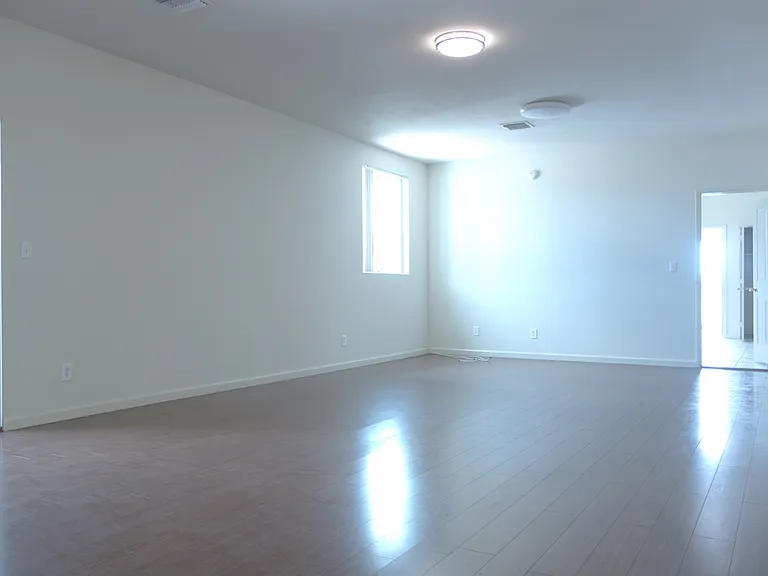 4426 Prospect Ave — Photo 17