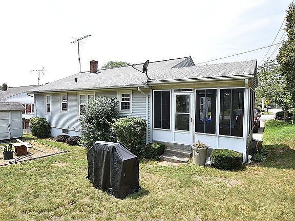 3rd image of 39 Hilltop Ave