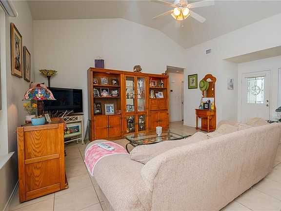 5th image of 108 Breezy St