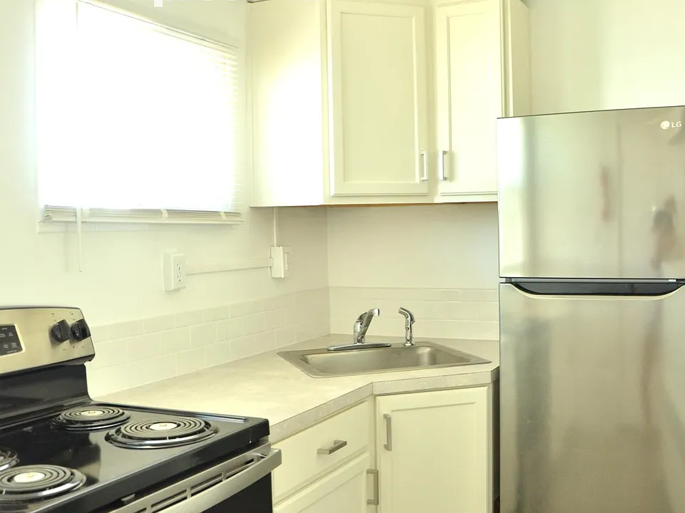 606 S Main St #1