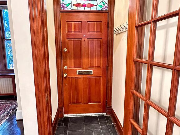 2nd image of 434 6th St NE