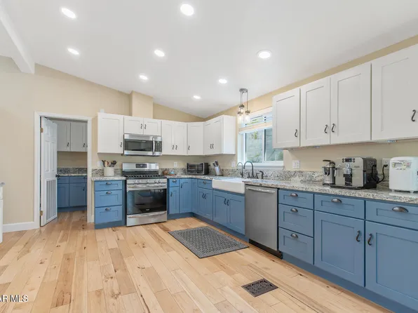 190 Little John Ln, Westlake Village, CA 91361