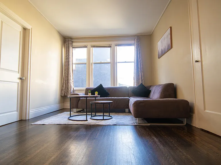 935 Jervis St #5 — Photo 7