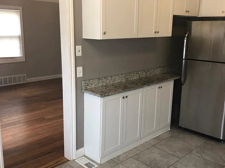 2427 Cambridge Rd — Photo 5