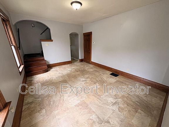 2nd image of 1237 W Packard Ave