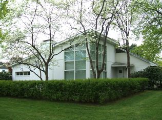 93 Mohegan Dr, West Hartford, CT 06117